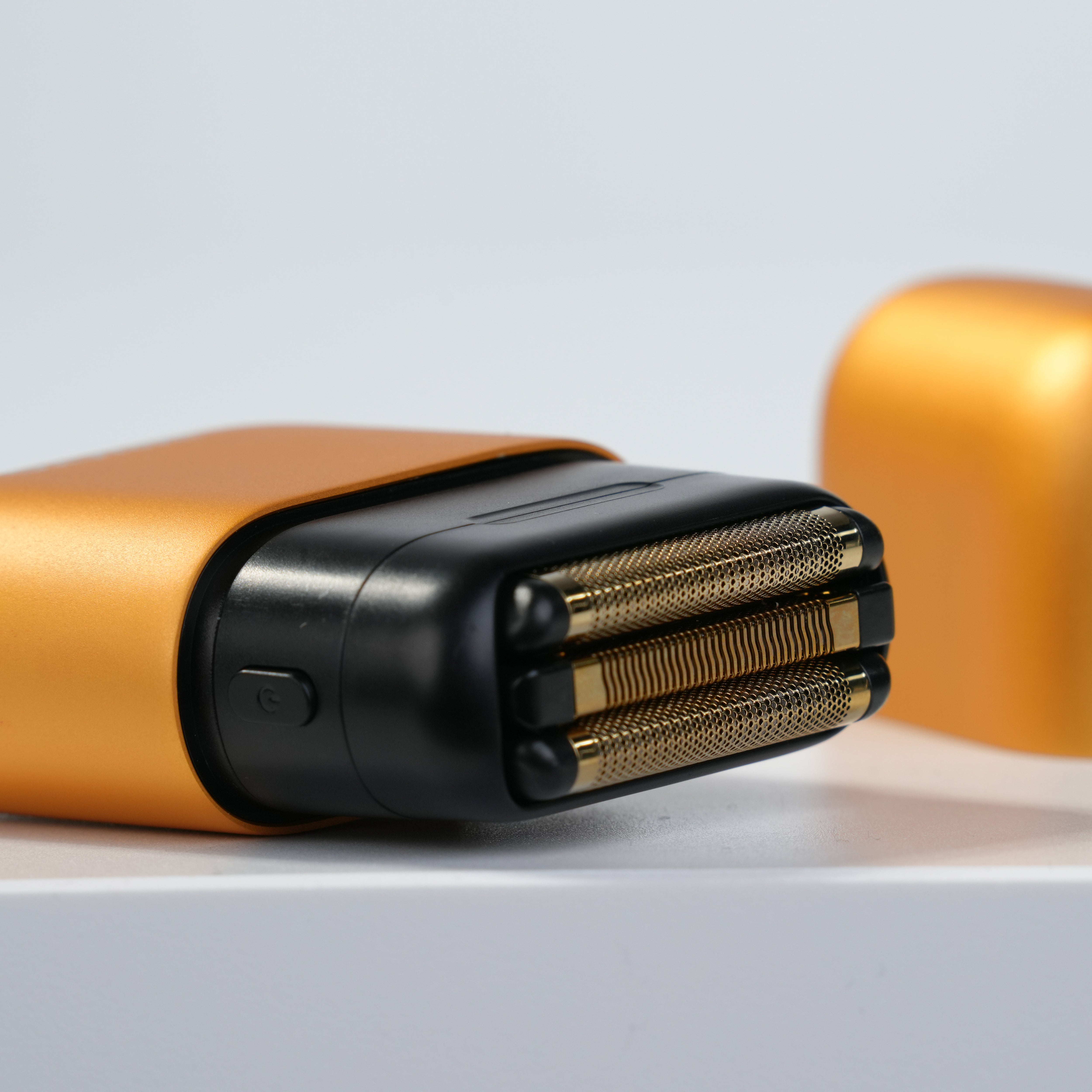 Impacto Micro Wet-Dry Shaver (Gold)