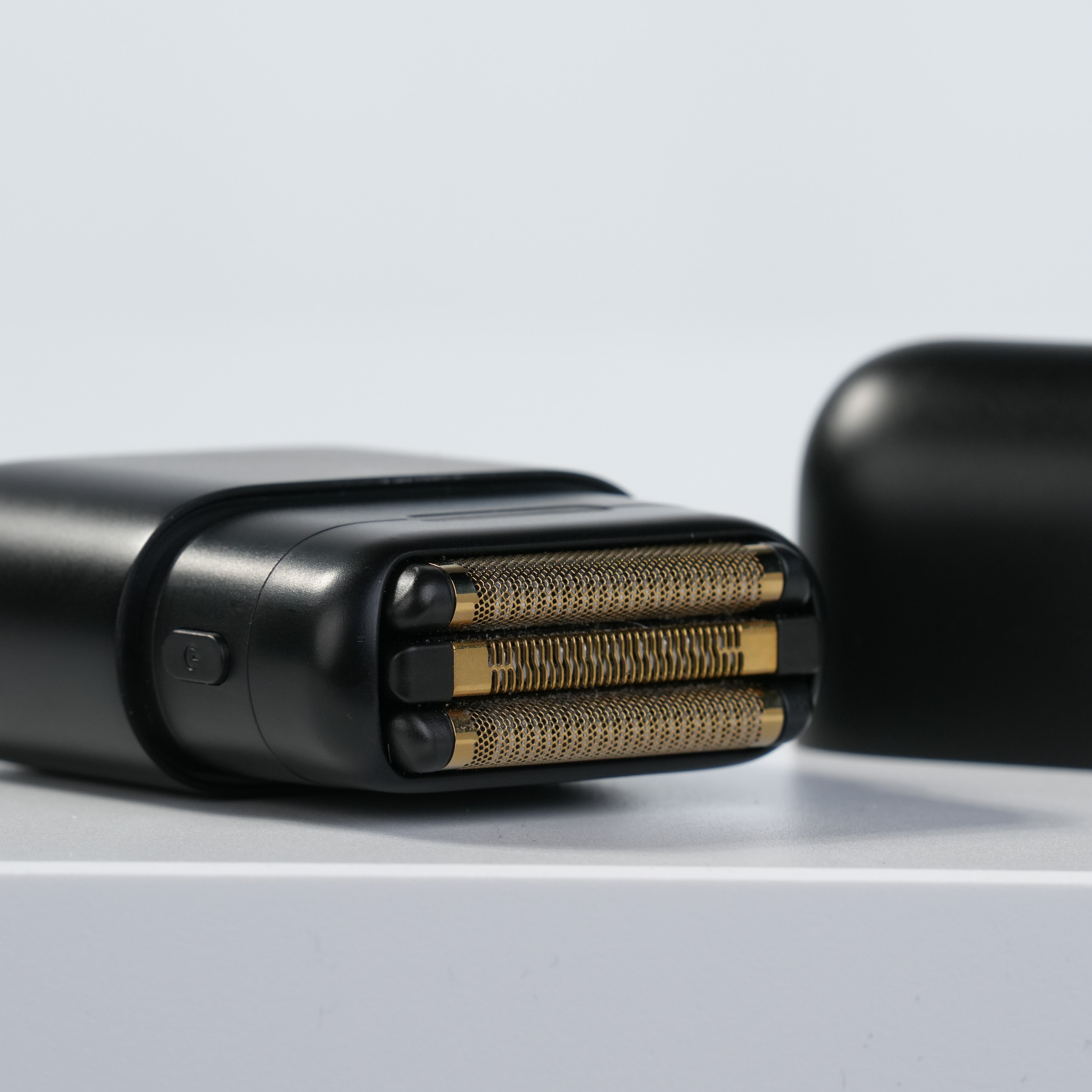 Impacto Micro Wet-Dry Shaver (Black)