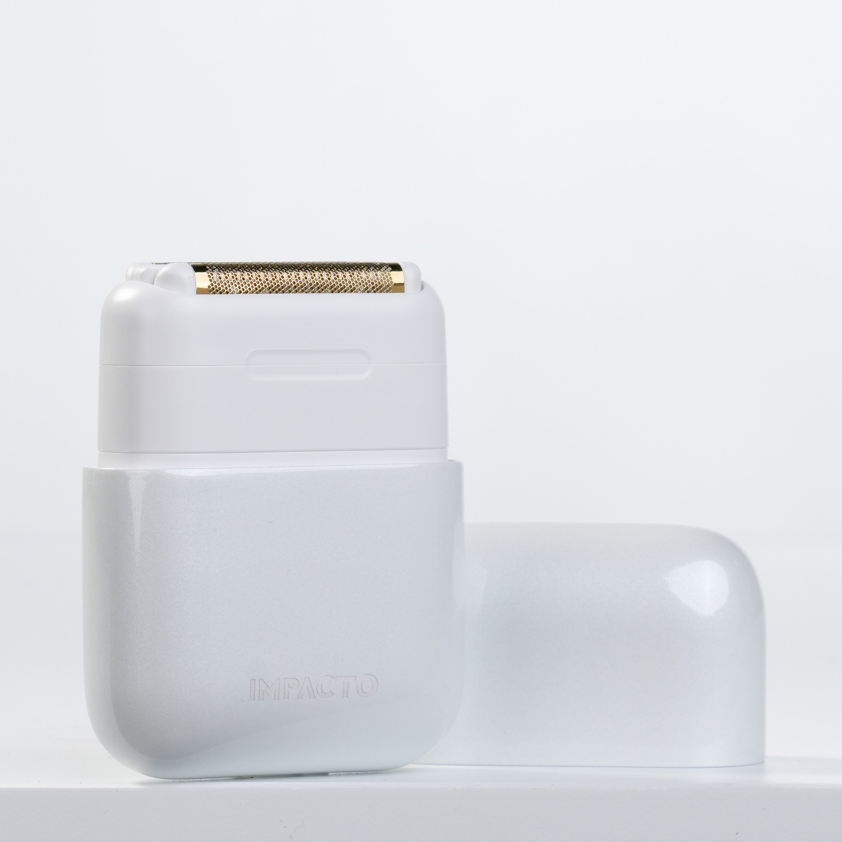 Impacto Micro Wet-Dry Shaver (White)